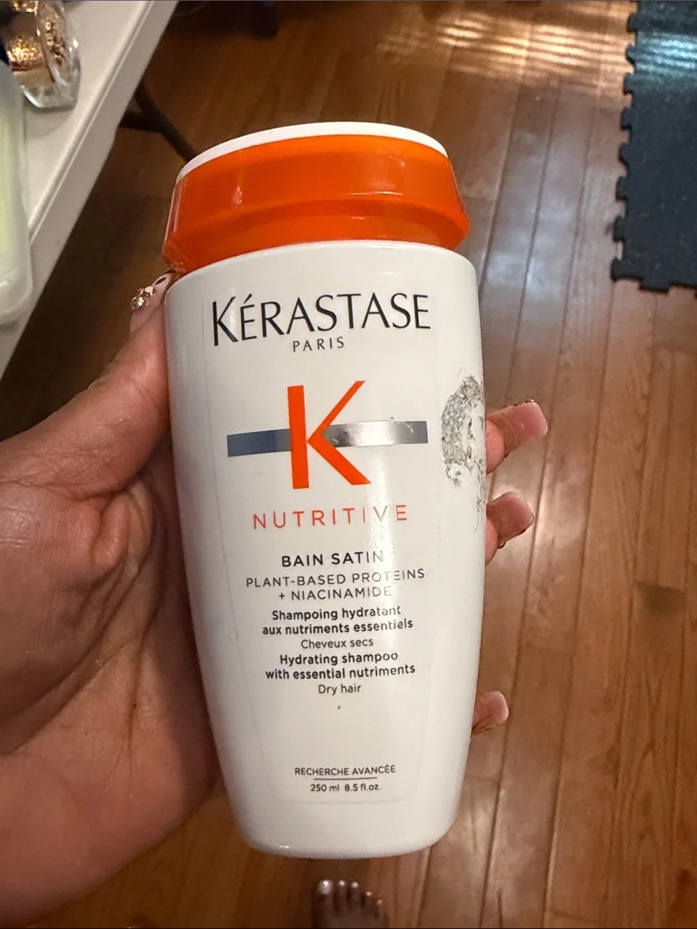 Kérastase Nutritive Bain Satin Hydrating Shampoo - Orange & White